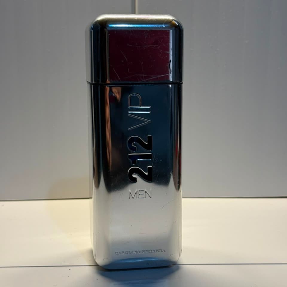 Carolina Herrera 212 VIP MEN